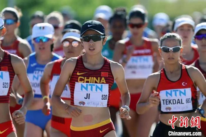 切阳什姐成为中国首位藏族奥运金牌得主，带领