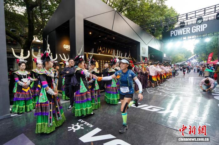 2025莫干山跑山赛103公里组别开跑 万名跑者共绘山