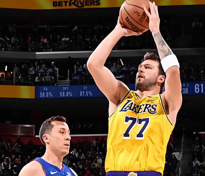 NBA西部积分榜变动：雷霆马刺锁定季后赛，湖人