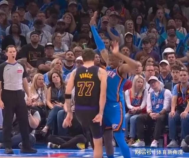 东契奇伤退亚历山大爆发 雷霆大胜湖人43分