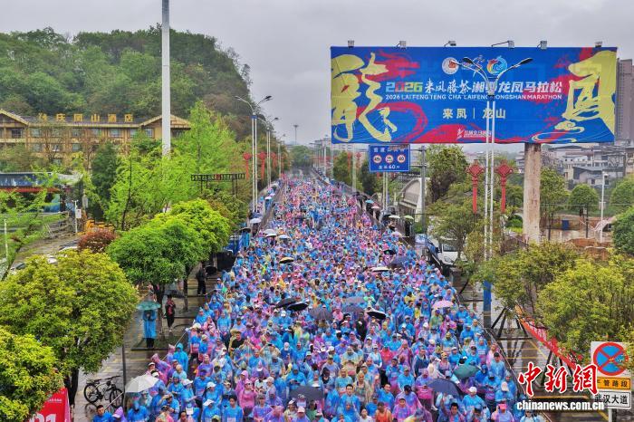 湘鄂双城马拉松圆满落幕 跨省赛事助力区域经济