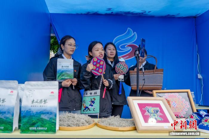 湘鄂双城马拉松圆满落幕 跨省赛事助力区域经济