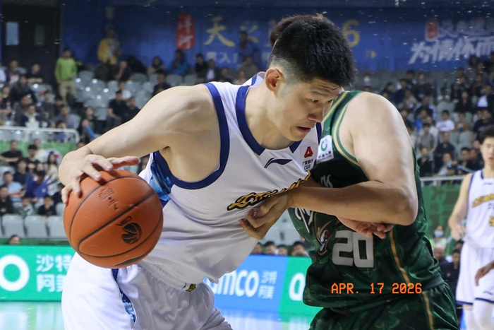 上海队21连胜创队史纪录 深圳15连胜领跑争四大战