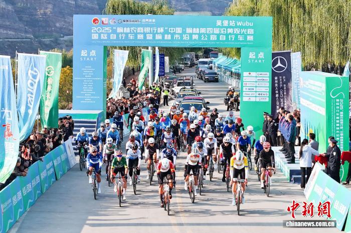 陕西榆林：中外选手黄河之畔上演“速度与激情