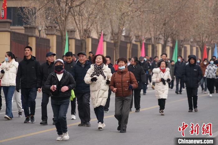 青藏门户｜海东市举行徒步活动：万人走进自然